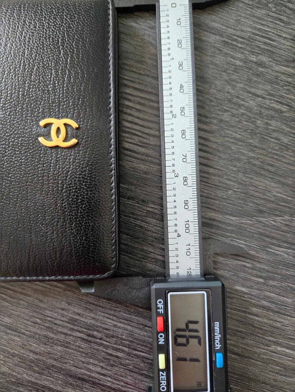 CHANEL Black Leather Card HOLDER/PHONE BOOK. - Picture 8 of 9